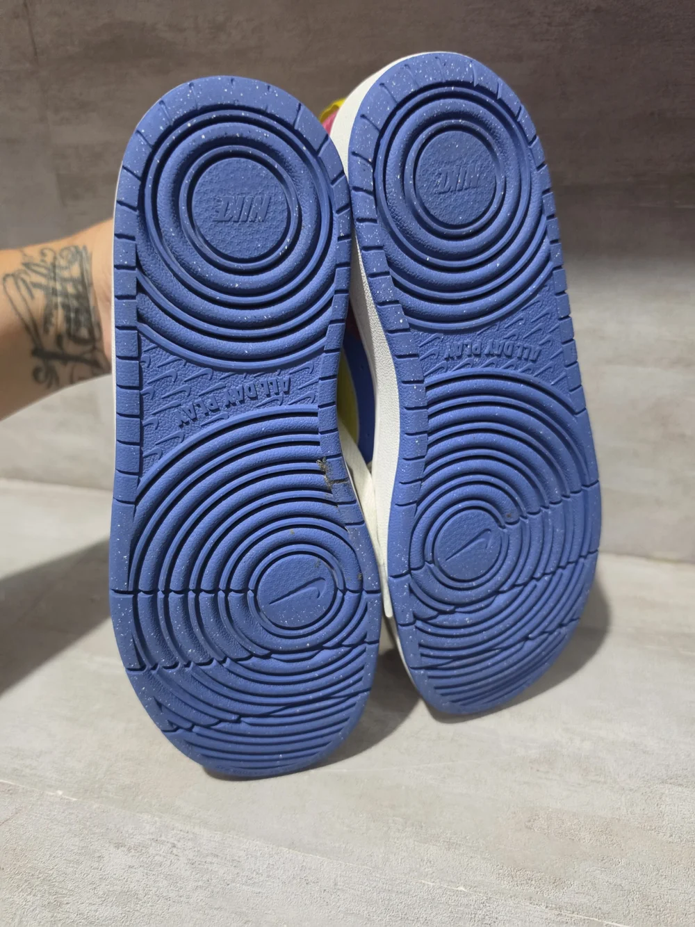 Nike Court Borough Size 5.5